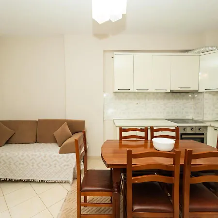 Albanian Roots -2br, Family Friendly * Durrës