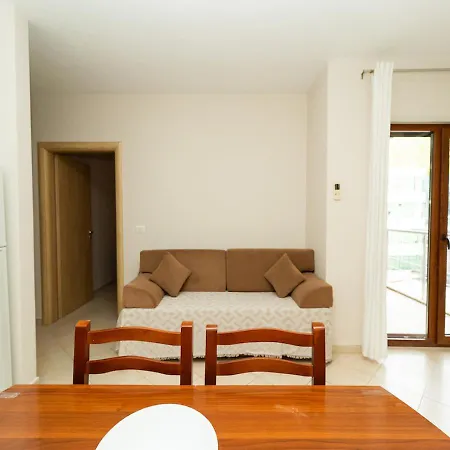 Albanian Roots -2br, Family Friendly * Durrës