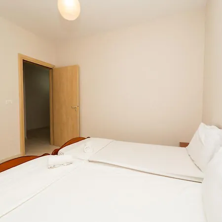 Apartmán Albanian Roots -2br, Family Friendly *