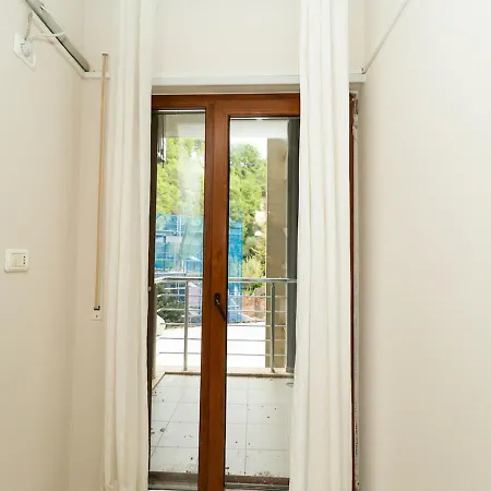 Albanian Roots -2br, Family Friendly Apartmán *