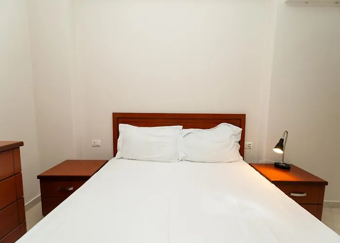 Albanian Roots -2br, Family Friendly Apartman