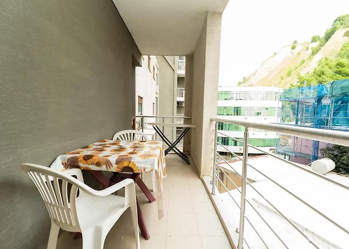 Apartman Albanian Roots -2br, Family Friendly