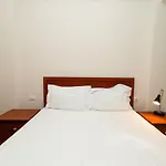 Albanian Roots -2br, Family Friendly Apartmán