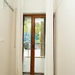Albanian Roots -2br, Family Friendly Apartmán *