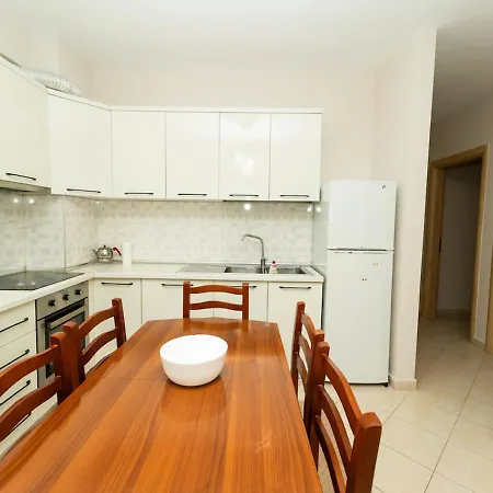 Albanian Roots -2br, Family Friendly *