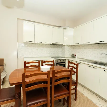 Albanian Roots -2br, Family Friendly *