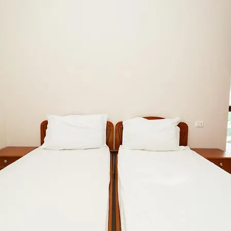 Апартаменты Albanian Roots -2br, Family Friendly