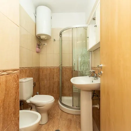 Albanian Roots -2br, Family Friendly Апартаменты Дуррес
