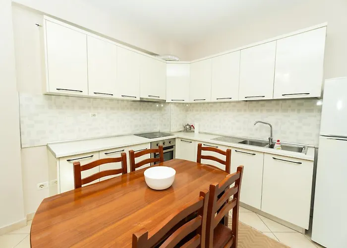 Albanian Roots -2br, Family Friendly