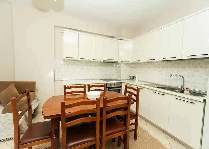 Albanian Roots -2br, Family Friendly *