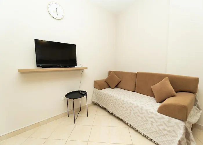 Albanian Roots -2br, Family Friendly Lejlighed