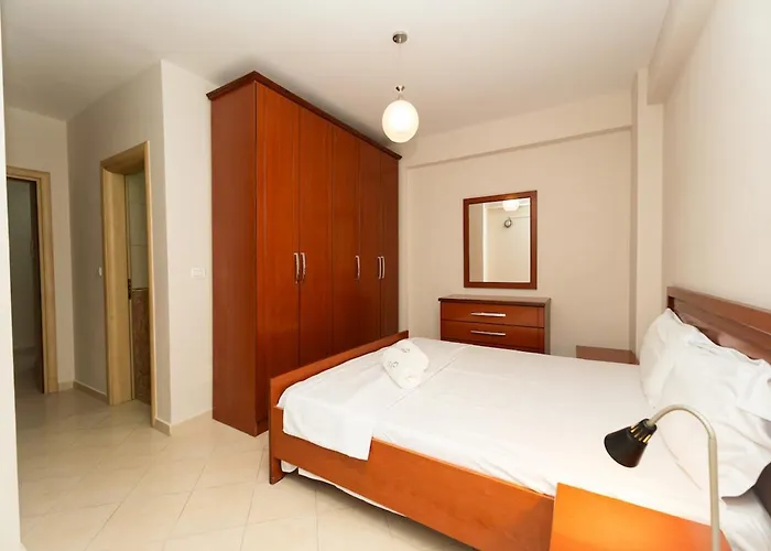 Lejlighed Albanian Roots -2br, Family Friendly *